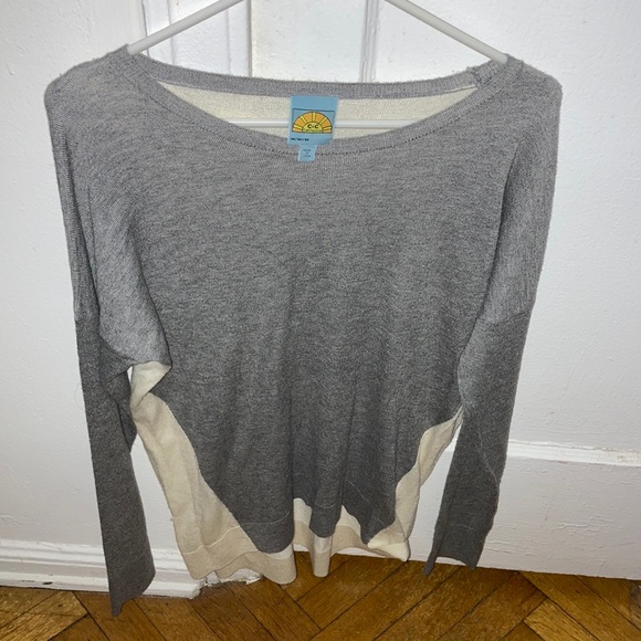 Beautiful c&c grey and white sweater - Picture 1 of 3